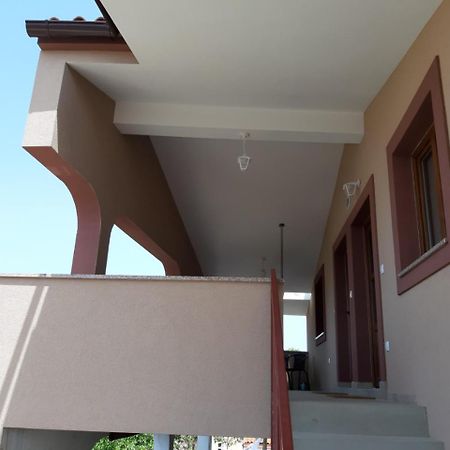 Apartman Deni Peroj Exterior foto