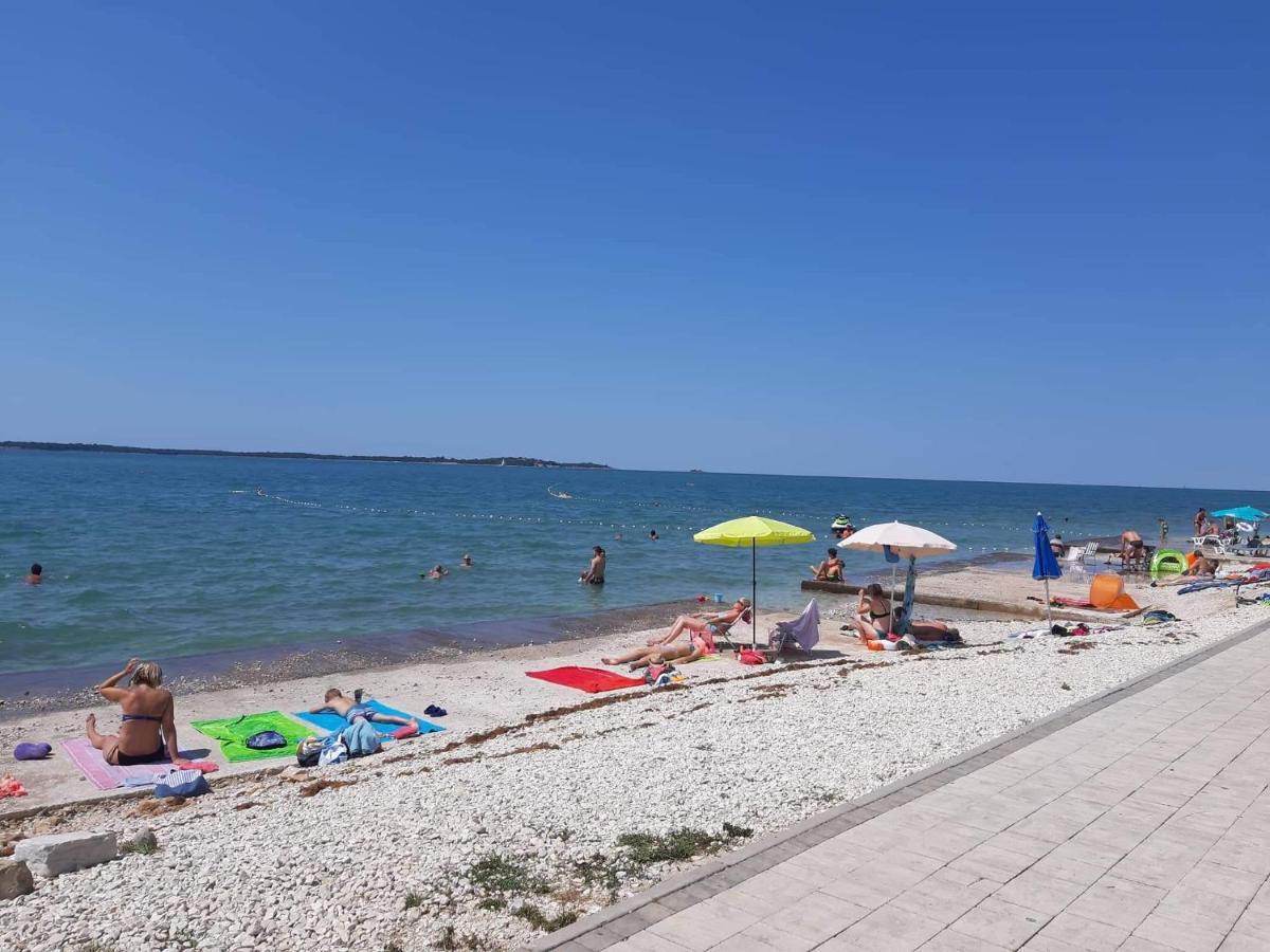Apartman Deni Peroj Exterior foto