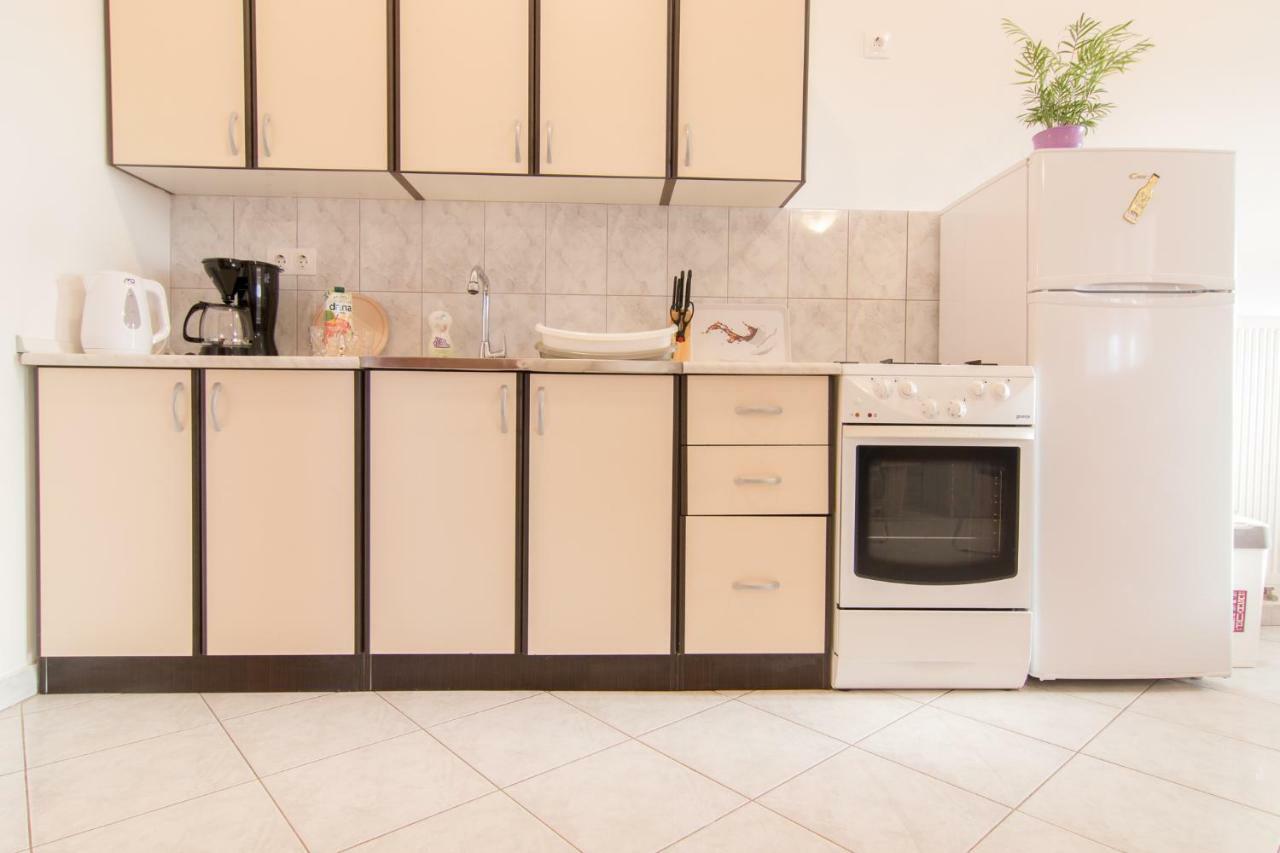 Apartman Deni Peroj Exterior foto