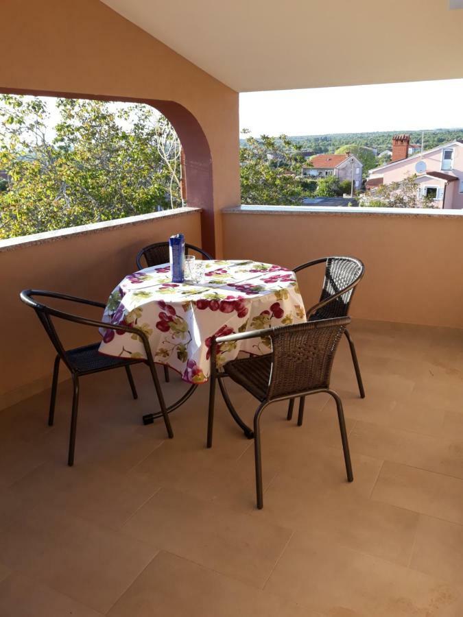 Apartman Deni Peroj Exterior foto